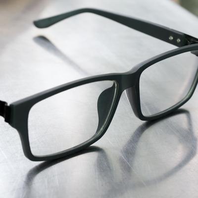 Evo kako da uklonite ogrebotinu sa naočara: Biće kao nove! (VIDEO)