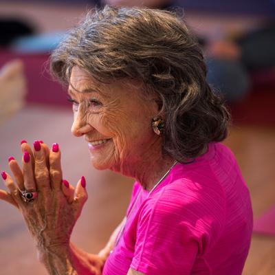 Najstarija je instruktorka joge, ima 101 godinu, a duh tinejdžera: Ona zna tajnu srećnog i dugovečnog života!