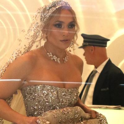 Potpuni šok za javnost: Dženifer Lopez snimljena u raskošnoj venčanici, od verenika ni traga ni glasa! (FOTO)