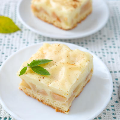 Kolač sa jabukama i pudingom od vanile: Jednostavniji, sočniji i ukusniji desert niste probali! (RECEPT)