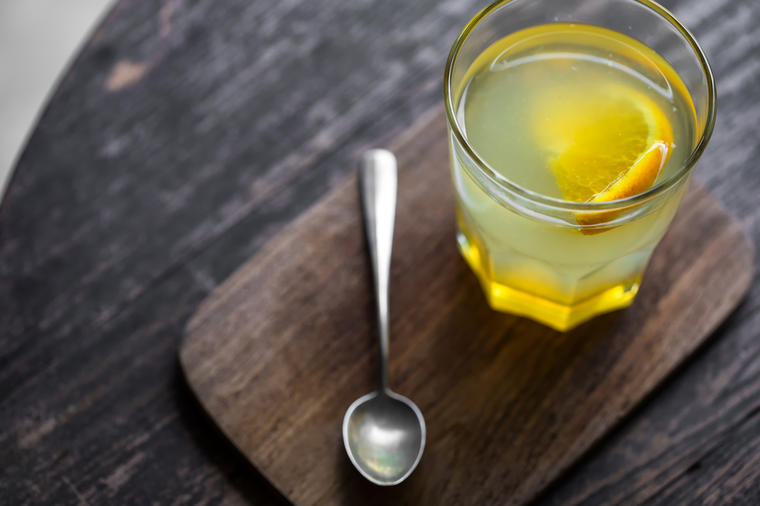 Popijte ovaj čaj uveče: Ujutru ćete imati čistu jetru i manjak kilograma! (RECEPT)