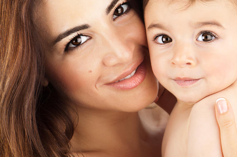 Naučnici otkrili 6 prednosti kasnijeg rađanja: Deca zdravija, a majke imaju bolju memoriju!