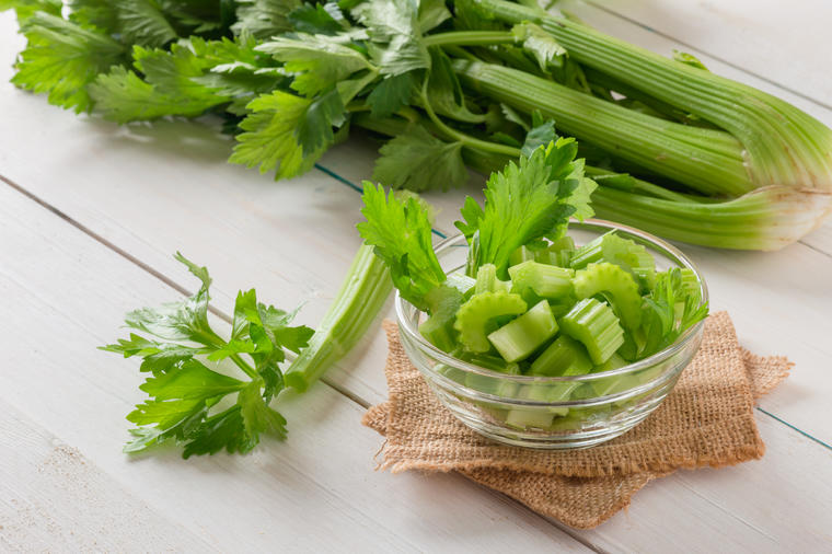 Čuvar vitke linije i zdravlja: Mnogo je razloga zbog kojih celer treba da se nađe na vašoj trpezi!