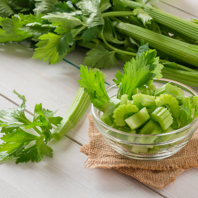Čuvar vitke linije i zdravlja: Mnogo je razloga zbog kojih celer treba da se nađe na vašoj trpezi!