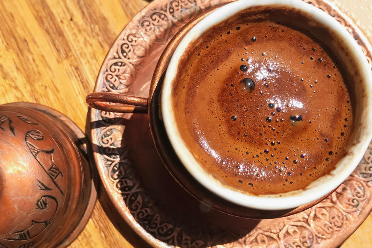 Konačno otkriveno: Evo zašto kafa utiče na san kod nekih ljudi, dok drugima nimalo ne smeta!