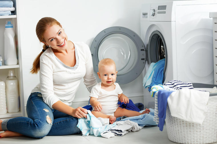 Saveti za pranje bebine odeće: Uz pomoć ovih trikova uklonićete sve mrlje očas posla!
