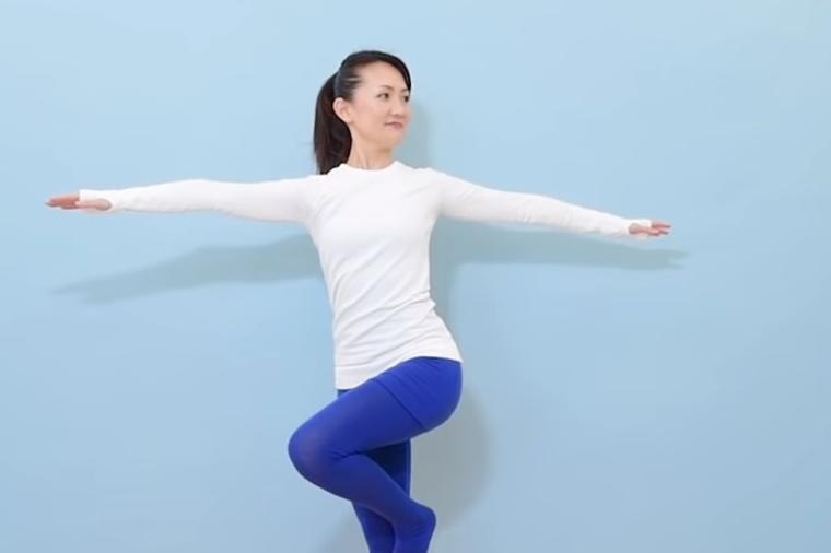 Guru pilatesa Tomoko Ianagisava: Ova vežba sužava struk dvostruko! (VIDEO)