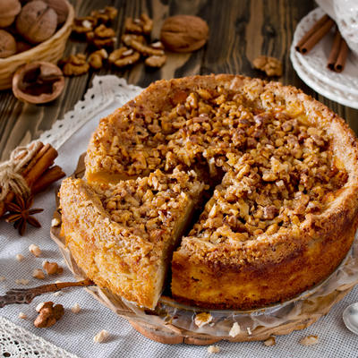 Brzinski kolač od jabuka i oraha: Savršen desert gotov za pola sata! (RECEPT)