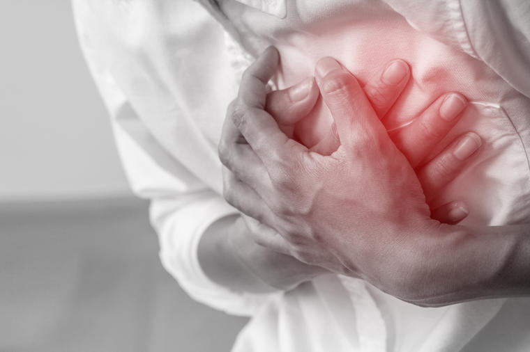 Veliki broj ljudi preživi srčani udar na nogama: Koji su simptomi i kako se sprečava tihi infarkt!