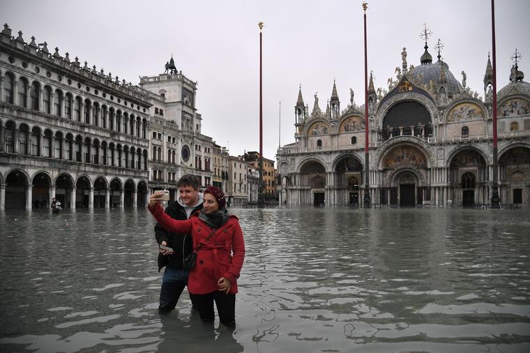 Venecija poplavljena: Crkva Svetog Marka ozbiljno oštećena! (FOTO, VIDEO)