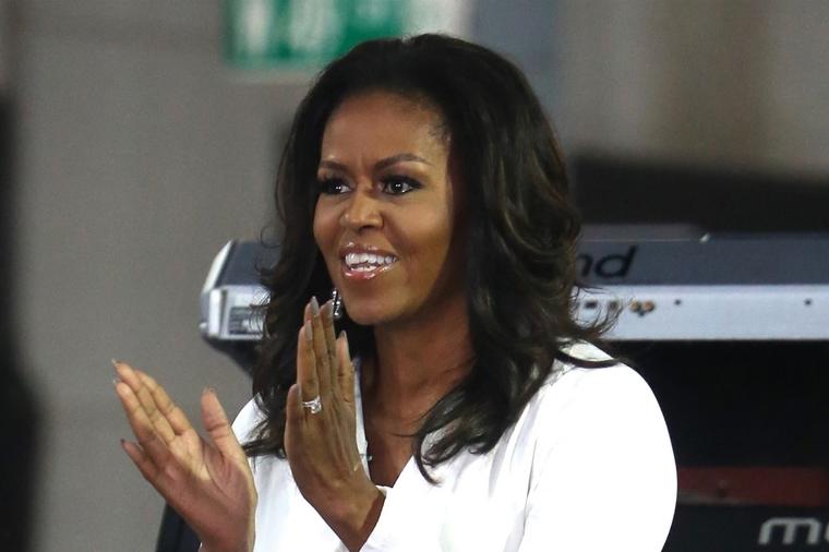 Mišel Obama i u šestoj deceniji ima trbušnjake: Evo kako bivša prva dama Amerike vežba! (FOTO)
