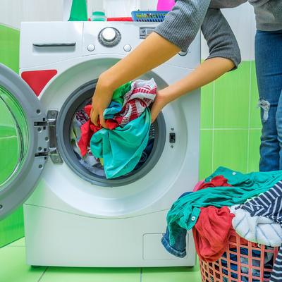 8 grešaka koje svi pravite kod pranja veša: Prestanite odmah, uništavaju odeću!