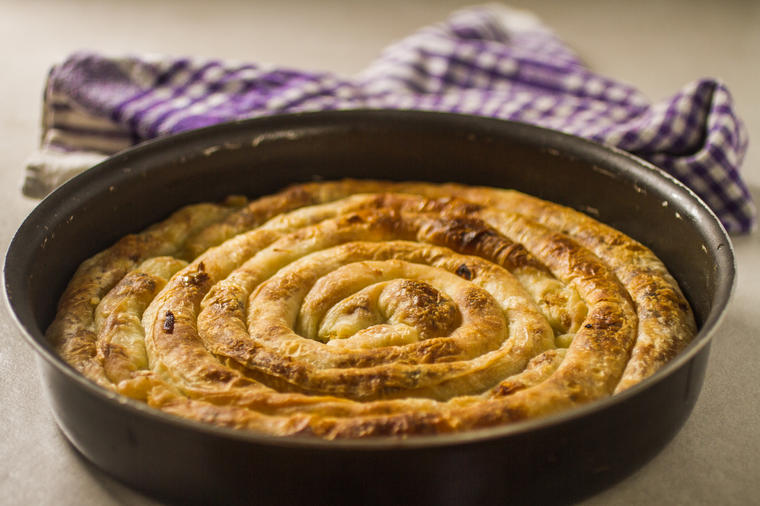 NAJBOLJE ČUVANA TAJNA BALKANA: Recept za PRAVI bosanski burek - jelo koje govori 100 jezika!(RECEPT)