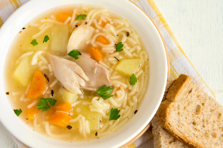 Mamina pileća supa: Greje dušu i pomaže da oporavimo telo! (RECEPT)