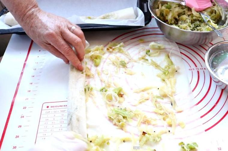 Kako se pravi pita od praziluka od jedne kore: Štedljiv posni obrok za celu porodicu (RECEPT)