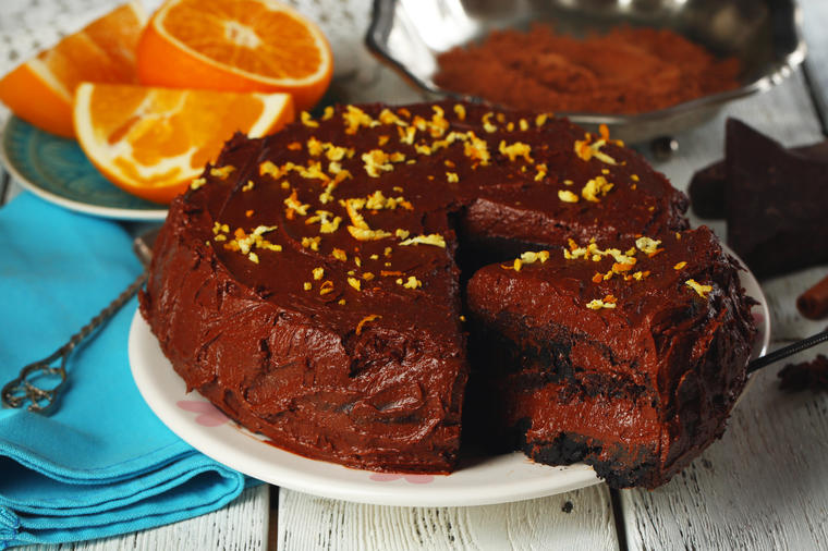 Čokoladna torta sa pomorandžama bez brašna: Savršenstvo ukusa koje se večno pamti! (RECEPT)