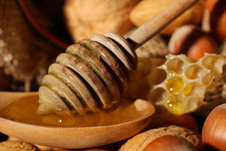 Zeleni orah i med: Recept za sirup koji jača telo