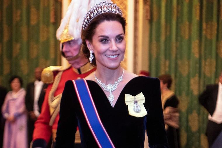 Buduća kraljica Kejt na važnom zadatku: Najelegantnija do sada, dočekala 1.000 elitnih zvanica! (FOTO)