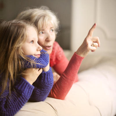 5 razloga zašto baba i deda ne smeju da čuvaju unuke: Greške koje se ne ispravljaju!