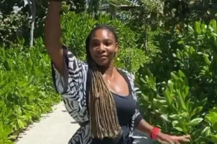 Pogledajte kako pleše Serena Vilijams: Teniserka zanjihala kukovima, pa završila na podu! (VIDEO)