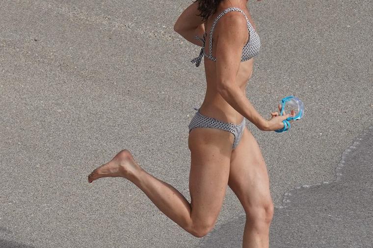 Pipa Midlton na plaži: Svi se dive njenom neverovatnom telu! (FOTO)