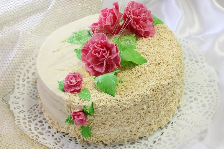 PESAK TORTA: Ova torta je s razlogom poznata među domaćicama kao NAJLEPŠA - košta malo, pravi se za čas