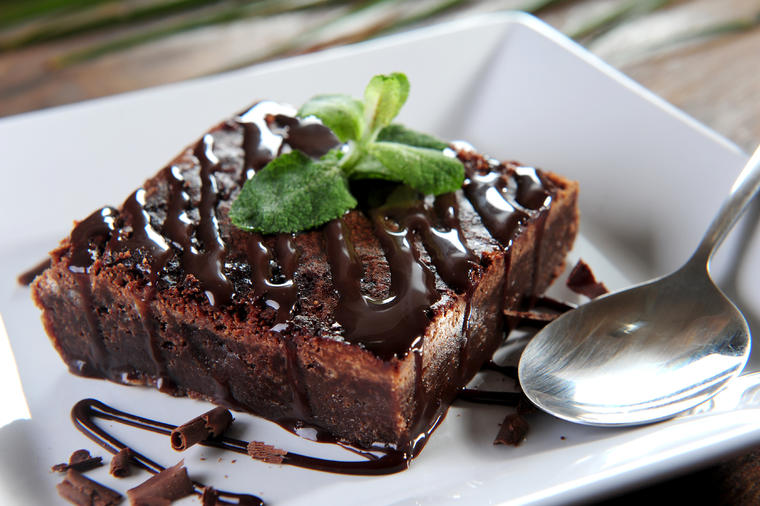 Najbolji čokoladni brauni: Razmazite svoje čulo ukusa magičnim kremastim desertom! (RECEPT)