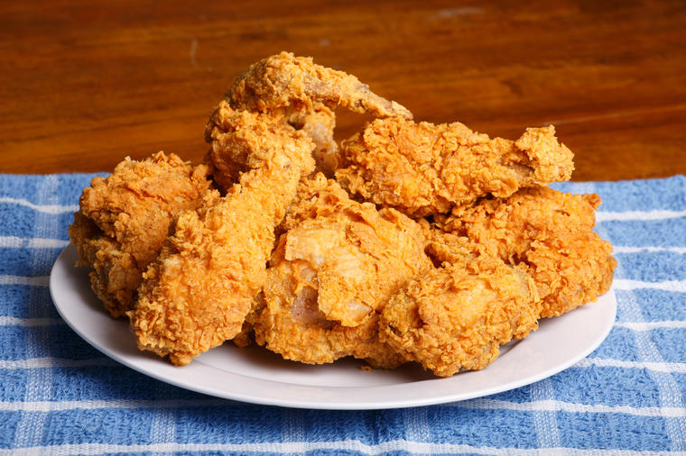 Vrsni kuvar otkrio trikove za najsavršeniju pohovanu piletinu: Sočna i hrskava, lepi se za prste!