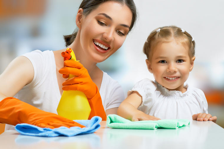 Roditelji greše jer ne uče decu da im pomažu u ranom uzrastu: Kućni poslovi će ih naučiti ovim veštinama!