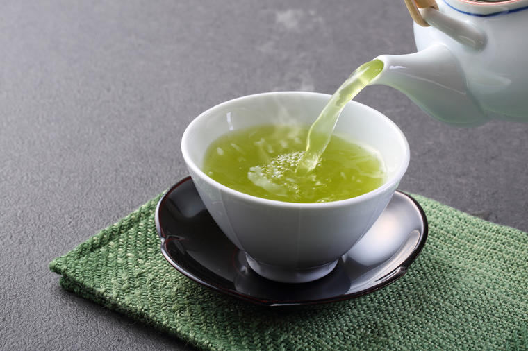 Čaj koji leči preko 50 bolesti: Svako jutro popijte jednu šolju za vitko i zdravo telo! (RECEPT)