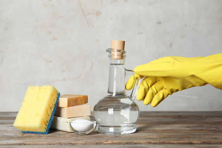 4 stvari u domu koje nikako ne smete čistiti sirćetom: Uništiće ih očas posla!