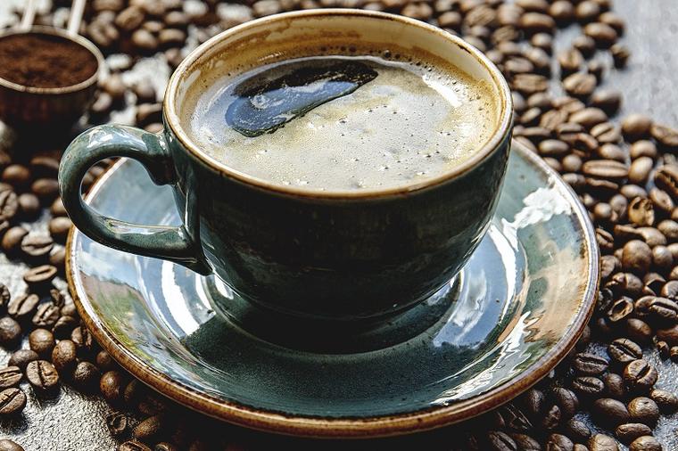 Nova studija otkrila kada je najzdravije da popijemo jutarnju kafu: Pre ili posle doručka?
