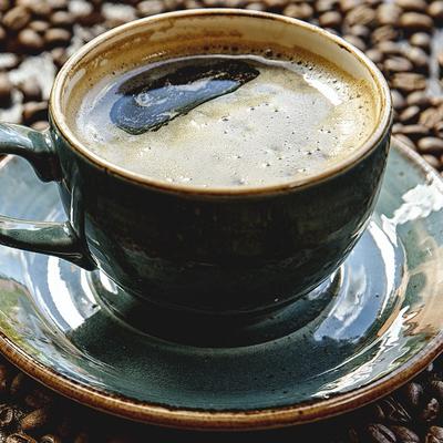 Pijete kafu ujutru čim otvorite oči: Niste ni svesni koliko to loše utiče na organizam!
