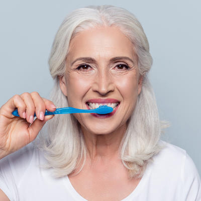 Naučnici tvrde: Ako u ovom položaju perete zube, imaćete zdrave kosti u starosti!