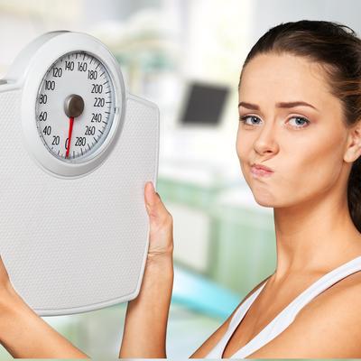 3 greške koje svi ponavljate kada stajete na vagu: Zbog toga vam dodaje ili smanjuje kilograme!