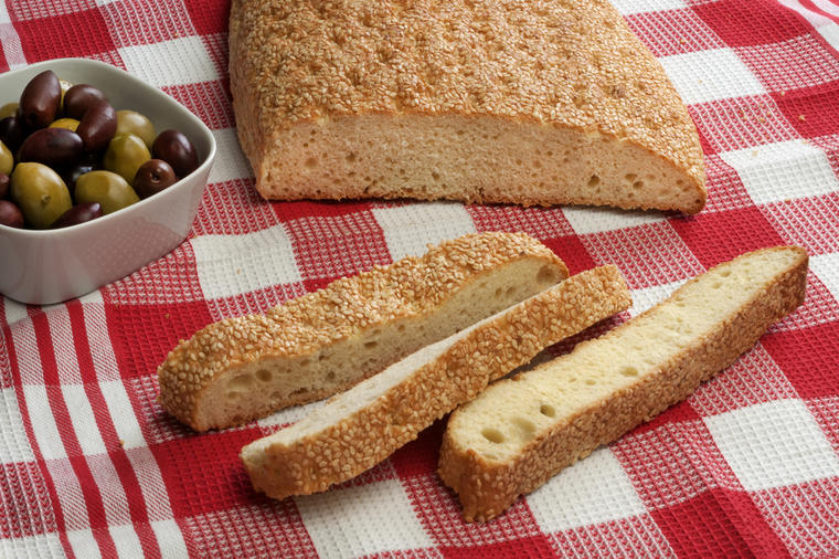 Grčki hleb sa maslinama: Egzotični ukus koji se ne zaboravlja! (RECEPT)