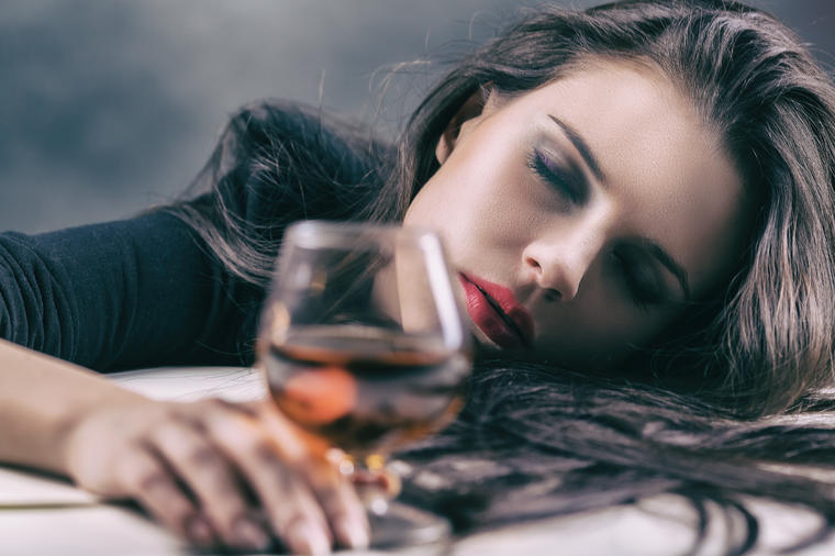 Ispovest alkoholičarke kojoj se život promenio u 40-im: Plašila sam se da mi piće uništava mozak!