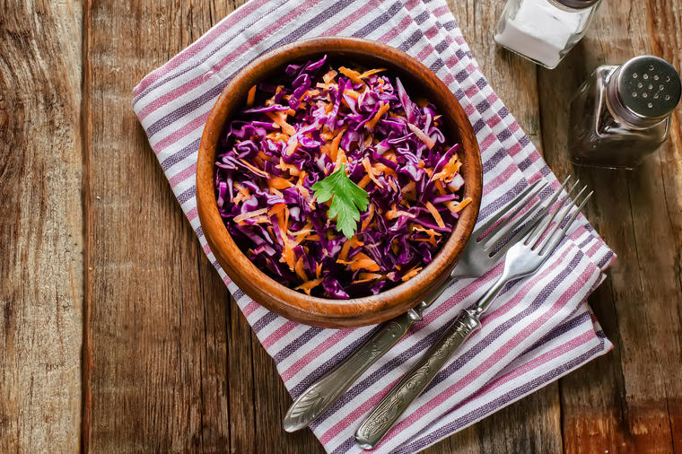 Jedite je svaki dan i želja za slatkišima će nestati: Čudotvorna salata koja topi kilograme! (RECEPT)
