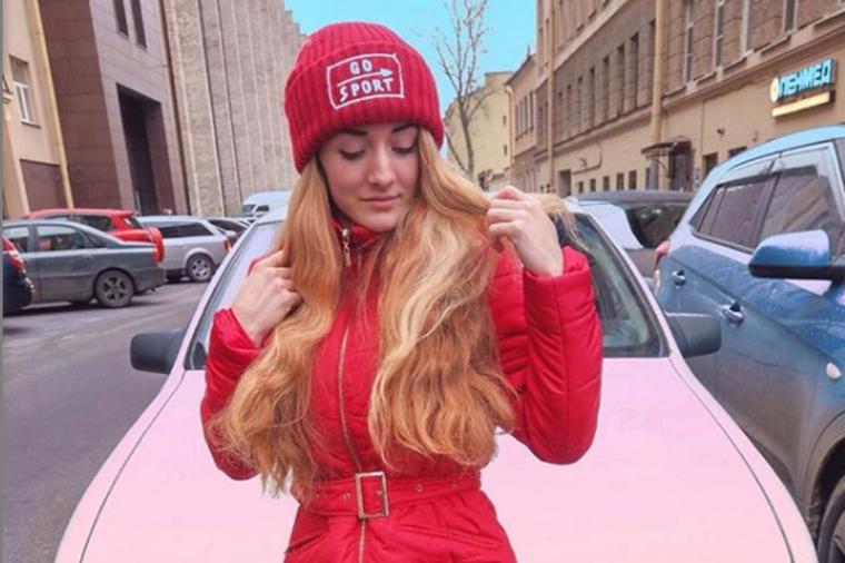 Ruskinja ima 21 godinu i zbog jedne vežbe postala je popularna u svetu: Na pokretima koje izvodi zavide joj i muškarci!