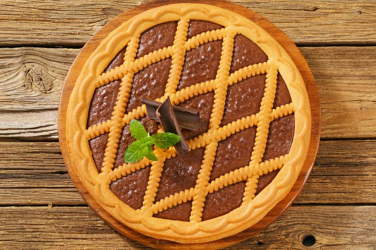 Čokoladna krostata: Bogovski italijanski desert koji će vas očarati istog trena! (RECEPT)