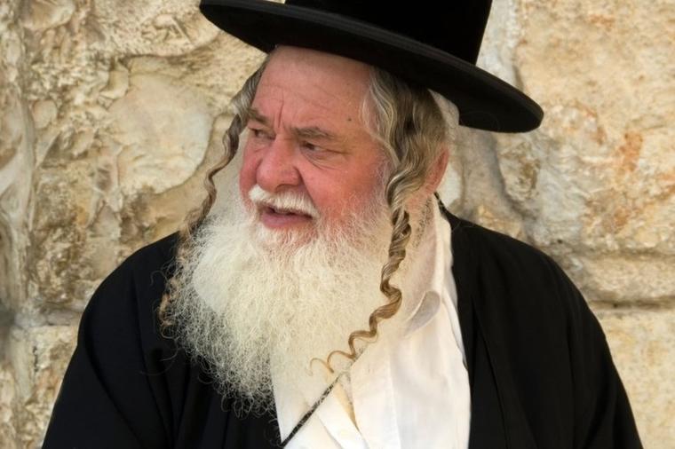 ŠTA RADITI KADA VAM DRUGI "SEDNU ZA VRAT": Jevreji su ovaj problem rešavali JEDNOM REČENICOM