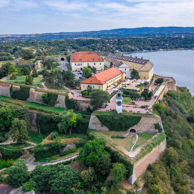 Njeni hodnici čuvaju uzbudljive tajne i vekovima stare legende: Ovo sigurno niste znali o Petrovaradinskoj tvrđavi!