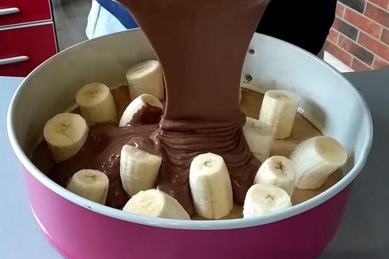 Samo prelijte banane prostim čokoladnim testom: Uspeli smo da pronađemo 100 % savršen recept!