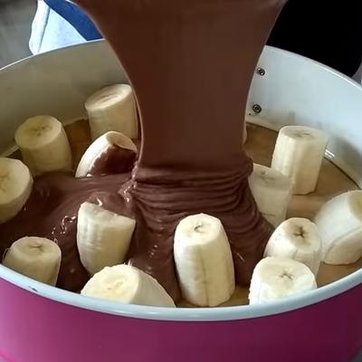 Samo prelijte banane prostim čokoladnim testom: Uspeli smo da pronađemo 100 % savršen recept!