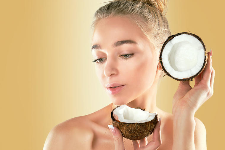 Piling za lice od kokosovog ulja: Samo tri poteza, a vaša koža će zablistati! (RECEPT)