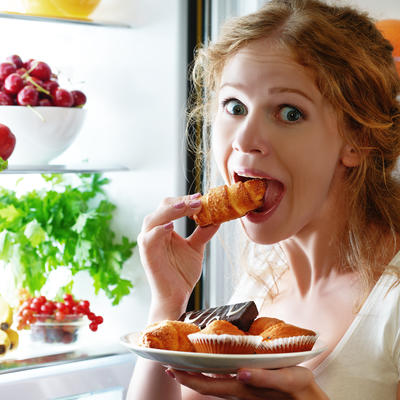 Zašto smo u samoizolaciji uvek gladni: Evo 6 razloga prečestog otvaranja frižidera!