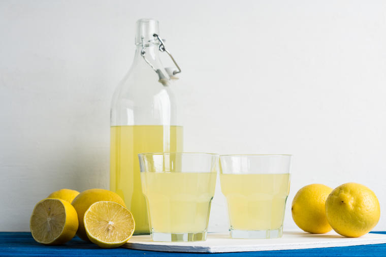 Domaći sirup od limuna: Gotov očas posla, a čuva zdravlje! (RECEPT)