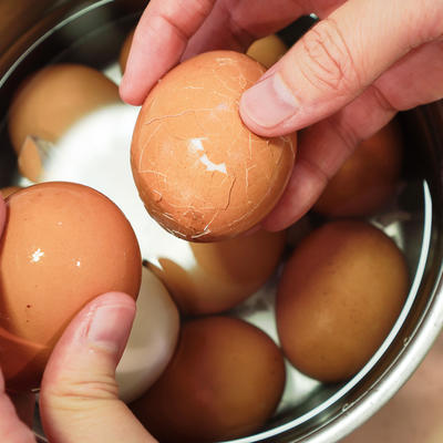 Jaja su vam popucala tokom kuvanja: Evo kako da ih iskoristite na najlepši način! (FOTO)
