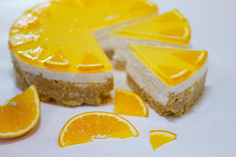Čizkejk od pomorandže koji se ne peče: Osvežavajući desert savršenstva! (RECEPT)