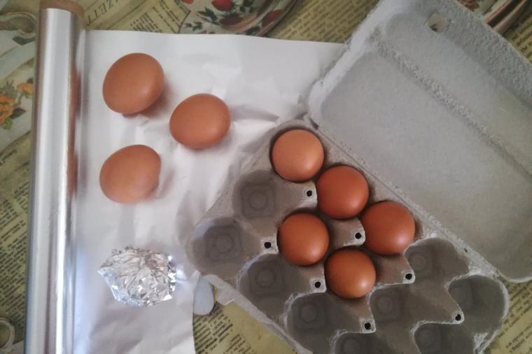 Pre spuštanja u boju, jaja umotajte u aluminijumsku foliju: Rezultat - genijalan! (FOTO)